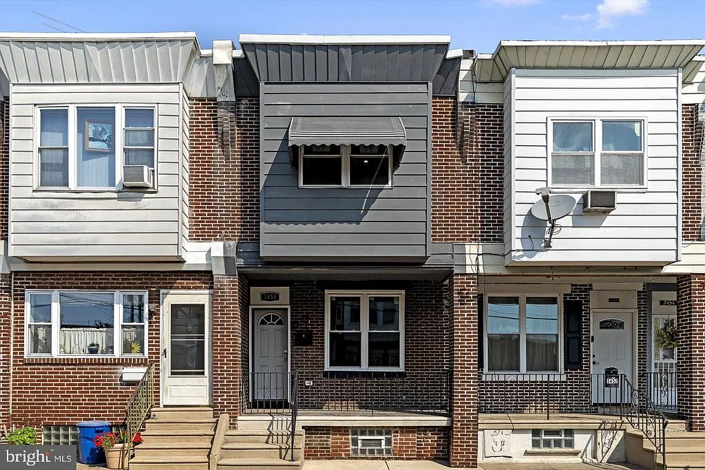 3 bed, 1.5 bath, 1094 sqft, $2,000 — Photo 1