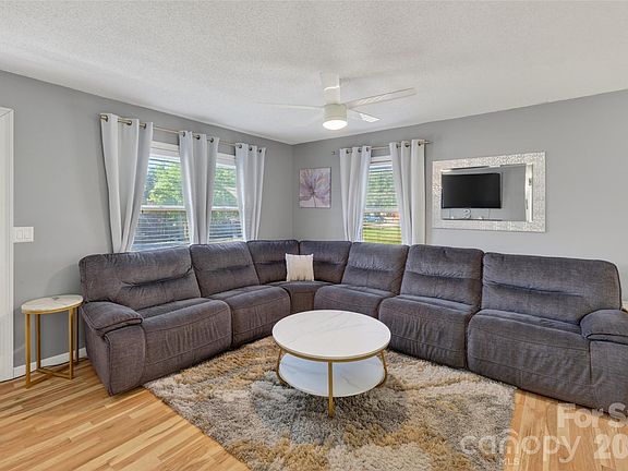 4th image of 1704 Williams Cir