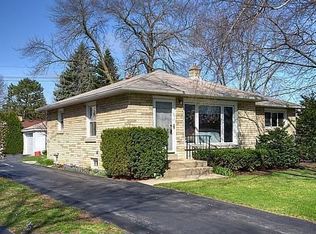 7329 N Navajo Rd, Fox Pt, WI 53217