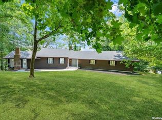 432 River Rd, Saint James, NY 11780