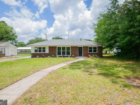 10 Delta Cir, Savannah, GA 31406
