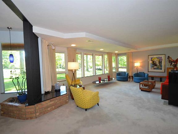 4th image of 2656 Fair Oaks Ln