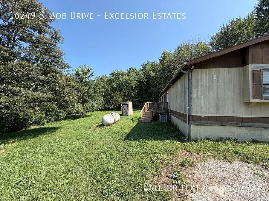 Spacious 3BR/2BA Mobile Home in Excelsior Estates Lawson, MO — Photo 3