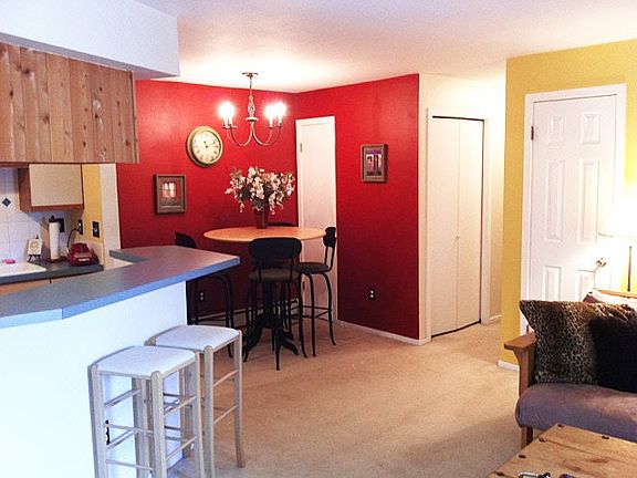 Dining Room (new light fixture when you move in)