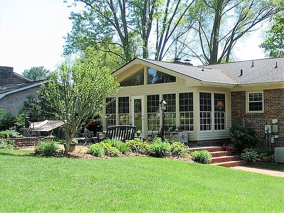 Beautifully Designed Sunroom