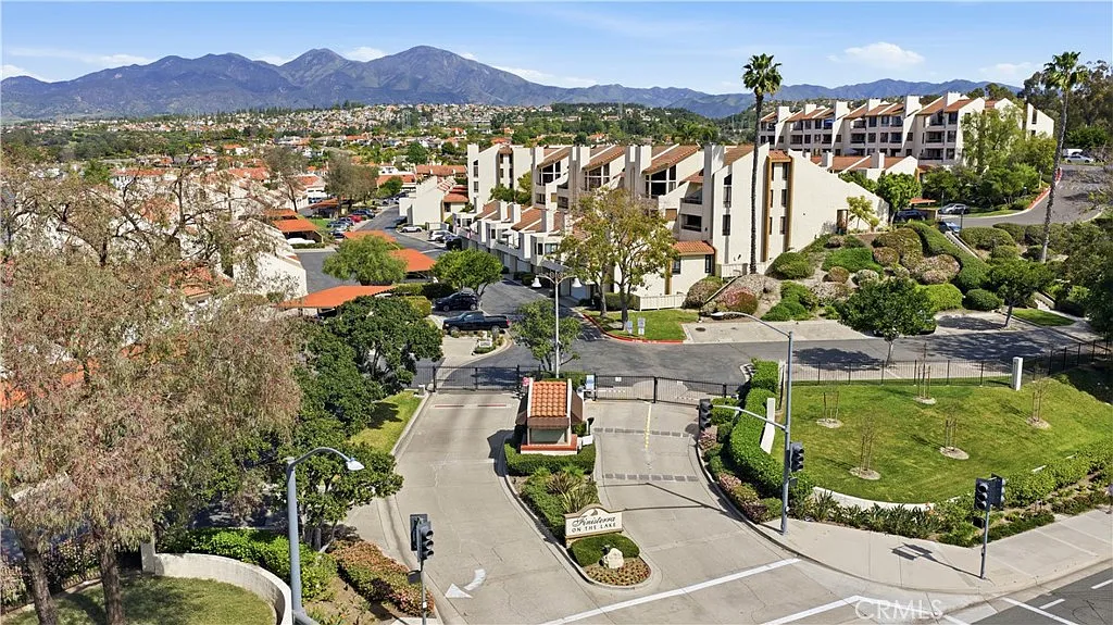 2 bed, 1255 sqft, $3,950 — Photo 3