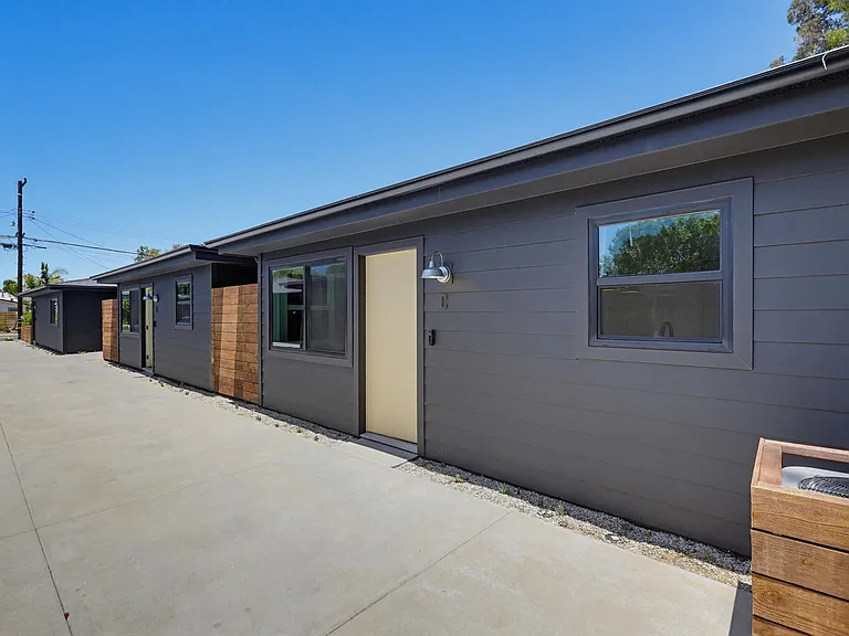 2036 Pomona Ave #C — Photo 5