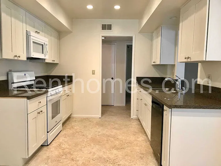 4931 Sky St — Photo 5