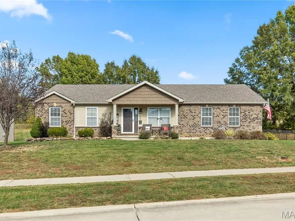 1602 Spring Mill Dr, Wentzville, MO 63385