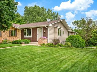 7027 McCauley Trl S, Edina, MN 55439
