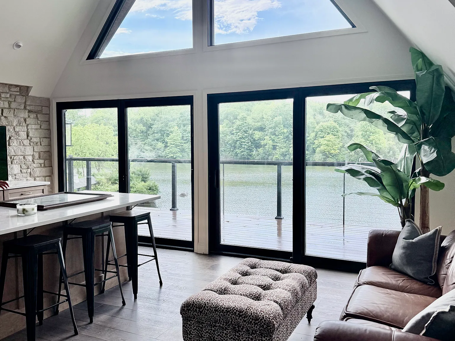 3 bed, 2000 sqft, $3,999 — Photo 2
