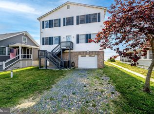 2823 Beach Dr, Huntingtown, MD 20639