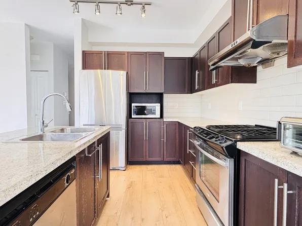 1125 Kensal Pl #113, Coquitlam, BC V3B 0G3