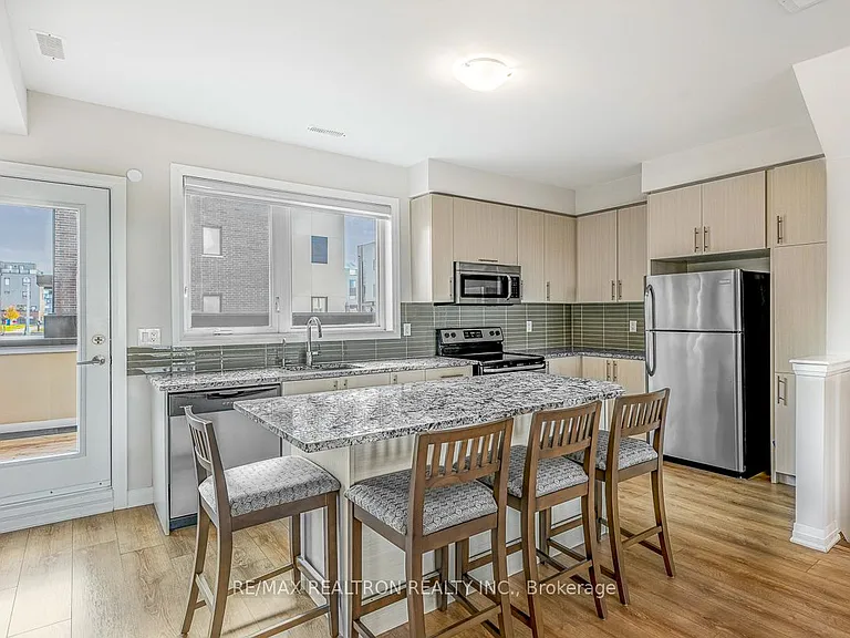 213 Downsview Park Blvd — Photo 32