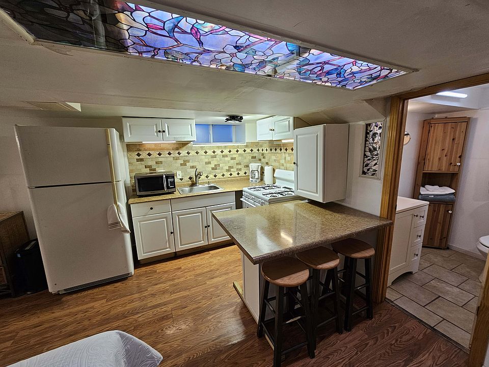KITCHEN & DINING AREA