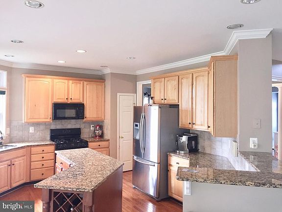2nd image of 9059 Seward St