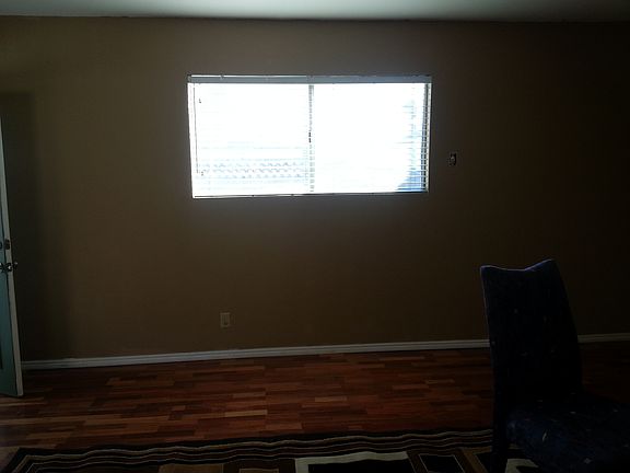 Living Room 14.5x17.5ft