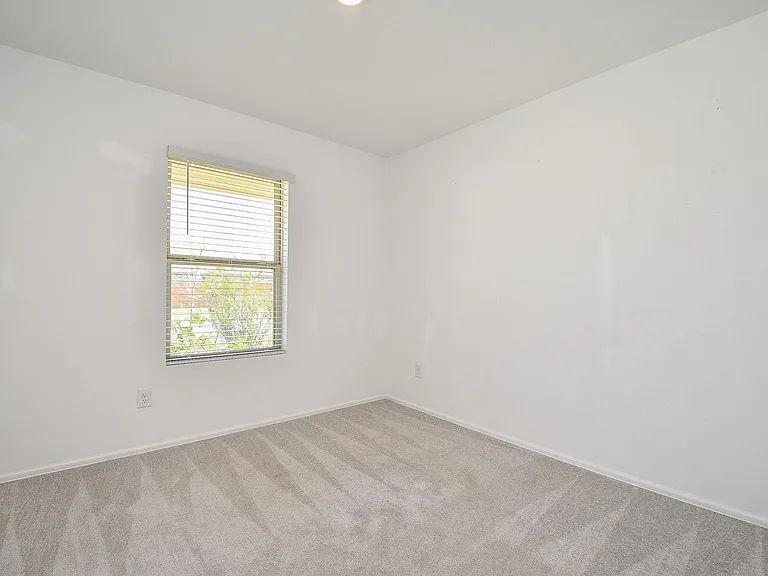 1460 Twilight Green Dr — Photo 17