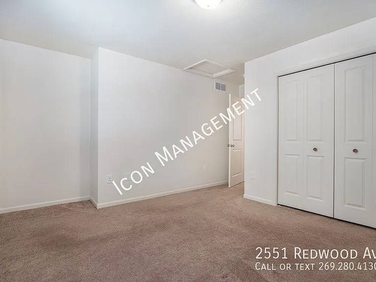 2551 Redwood Ave — Photo 19