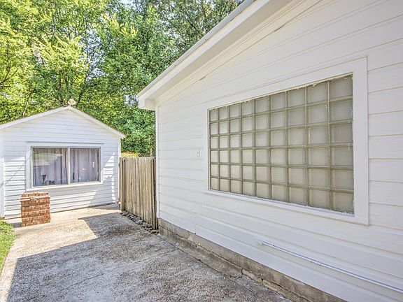 4th image of 4028 Faxon Ave