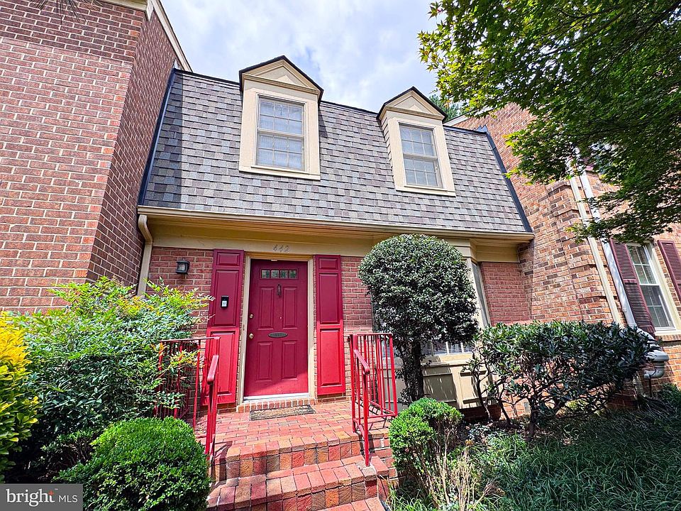 1st image of 442 N Park Dr