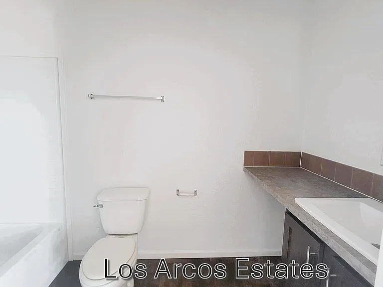 650 E Busby Dr #B — Photo 6