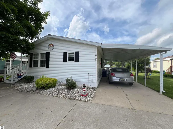 414 Farm Ln, Cadillac, MI 49601