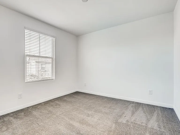 4496 Pencester St — Photo 14