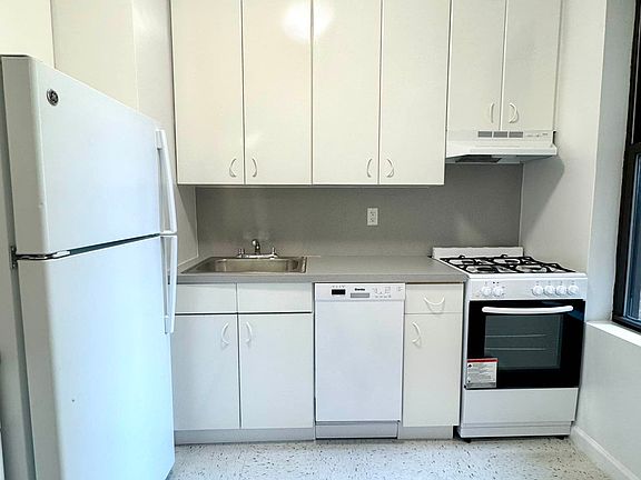3rd image of 315 8th Ave APT 9