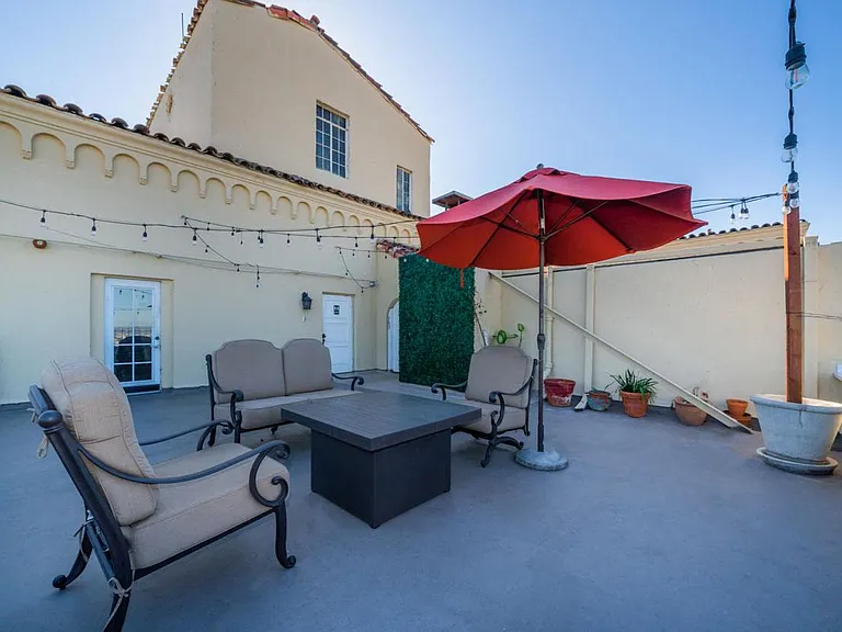 Chateau Nob Hill Apartments — Photo 20