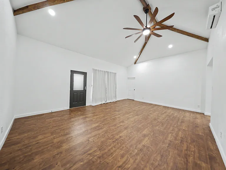 913 Estelle Ave — Photo 9