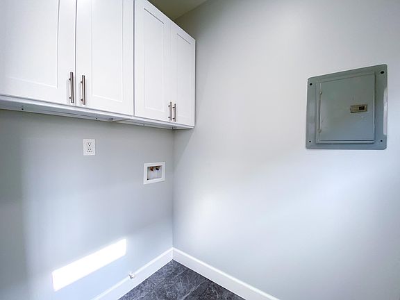 4th image of 650 Maltman Ave APT A