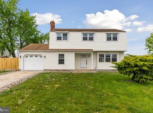 10 Spring Hill Dr, Laurel Springs, NJ 08021