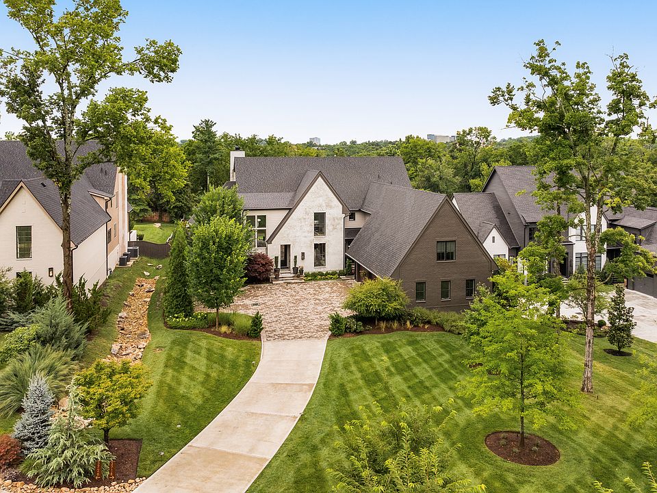 1st image of 3718 Woodlawn Dr