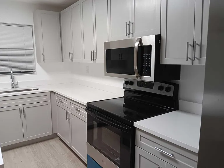 3920 Woodside Dr #14 — Photo 9