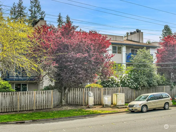 12303 SE 60th Street #2C, Newport Hills, WA 98006