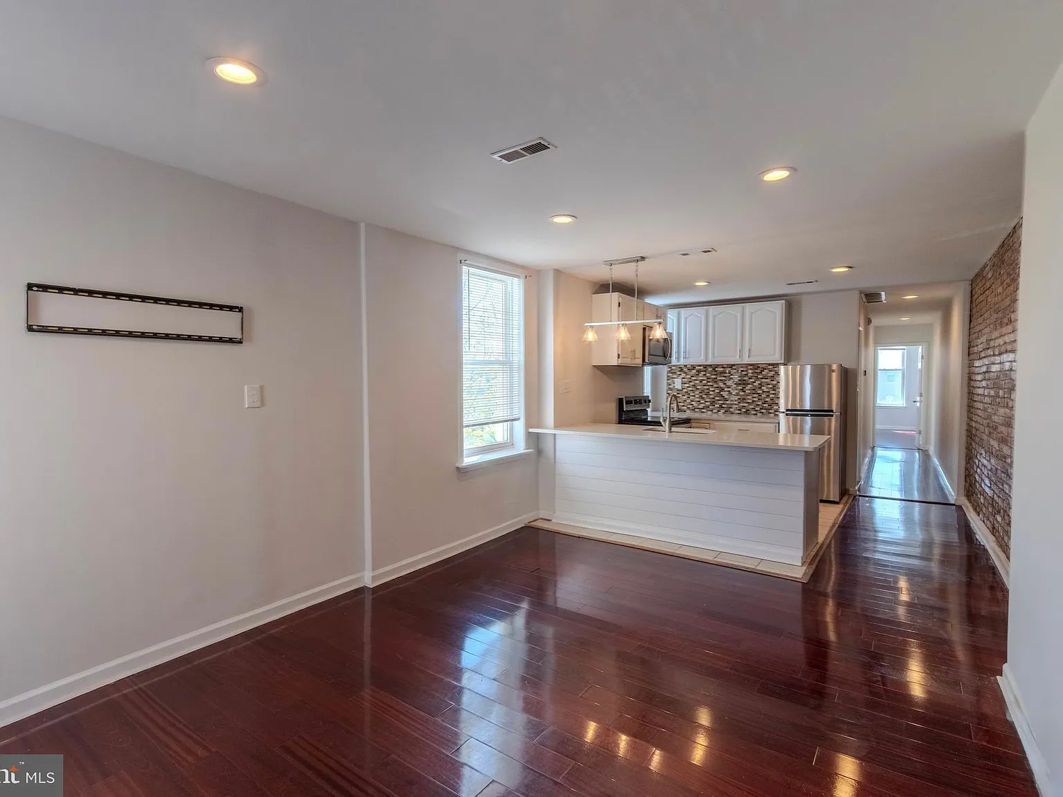 2 bed, 900 sqft, $1,400 — Photo 4
