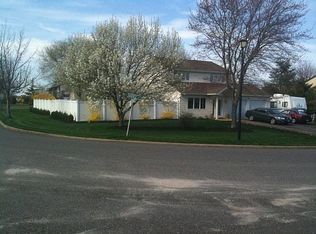 7 Handy Ln, Medford, NY 11763