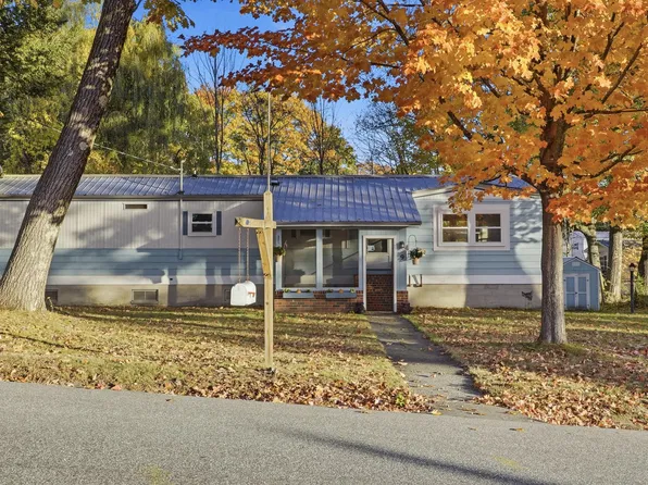 9 Oak Street, Jay, ME 04239