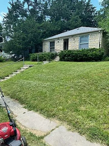 2028 Lake St Photo 1
