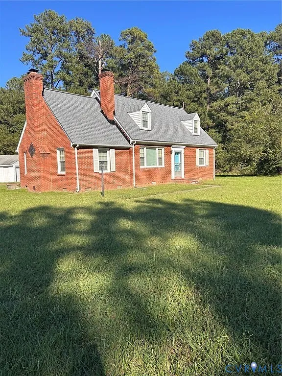 3 bed, 1.0 bath, 2064 sqft, $1,900 — Photo 1