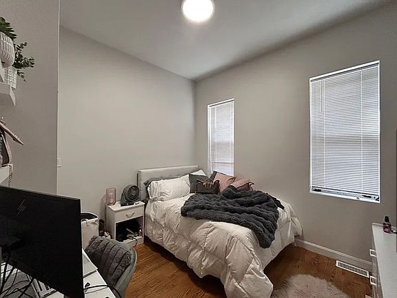 3rd image of 291 E St #4