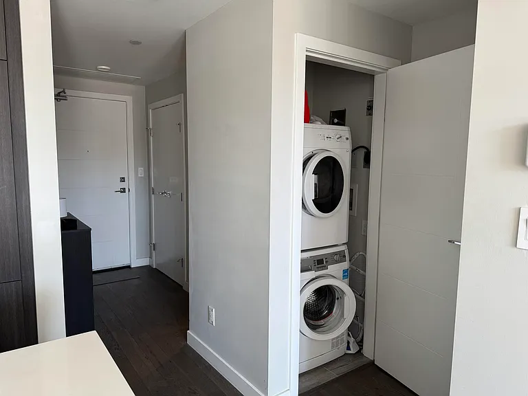 5033 Cambie St #216 — Photo 13