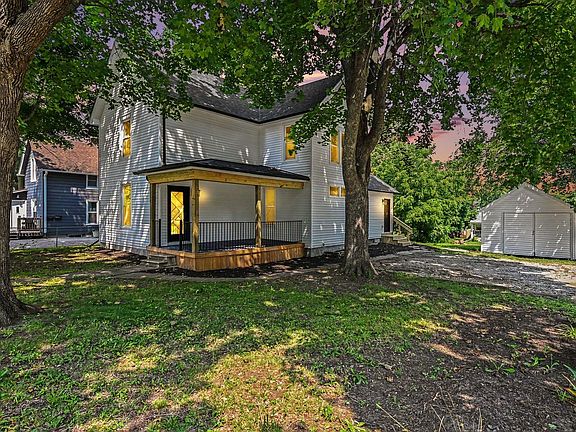 2nd image of 804 E Ashland Ave