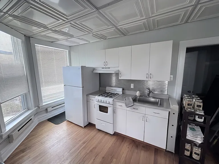25 Webster Ave #2 — Photo 2