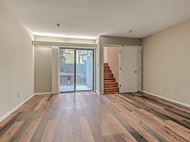 109 Beechnut St #4 — Photo 21