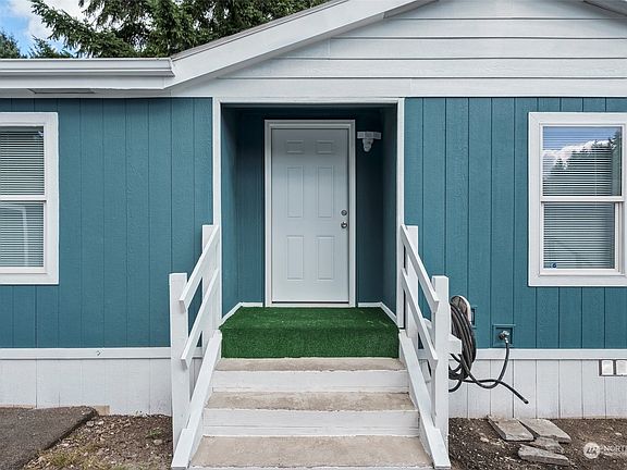 2nd image of 1096 Lincoln Ave