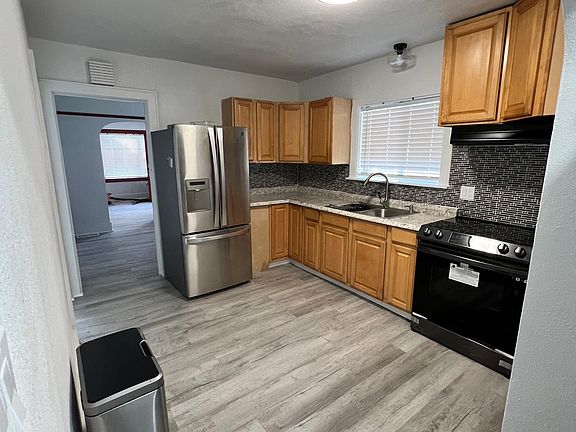 2nd image of 3216 Auburn Way S
