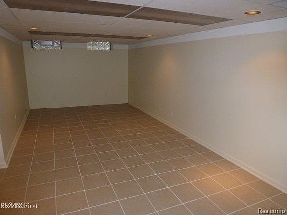 4th image of 29631 Park St