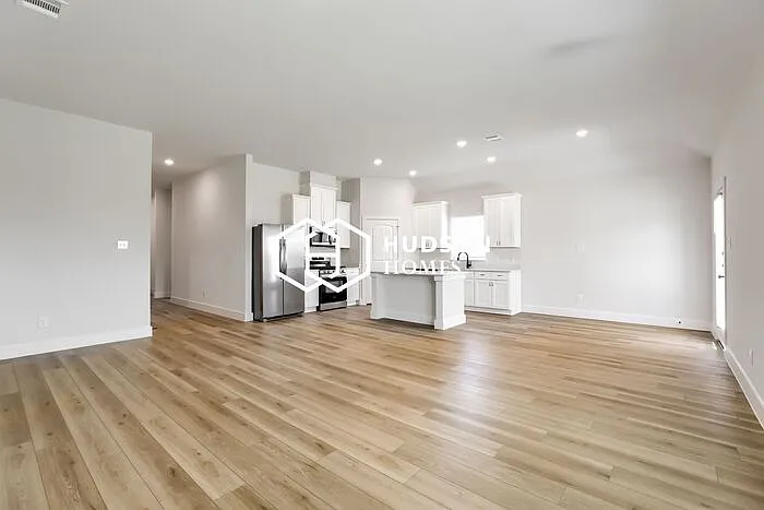3 bed, 2.0 bath, 1600 sqft, $1,825 — Photo 3
